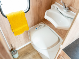 Niewiadow Wohnwagen N126ET Toilette 