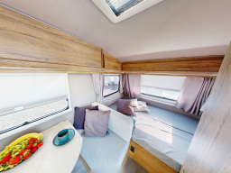 Niewiadow Wohnwagen N126NN Sitzgruppe und Bett