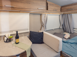 Niewiadow Wohnwagen N126NN Festbett